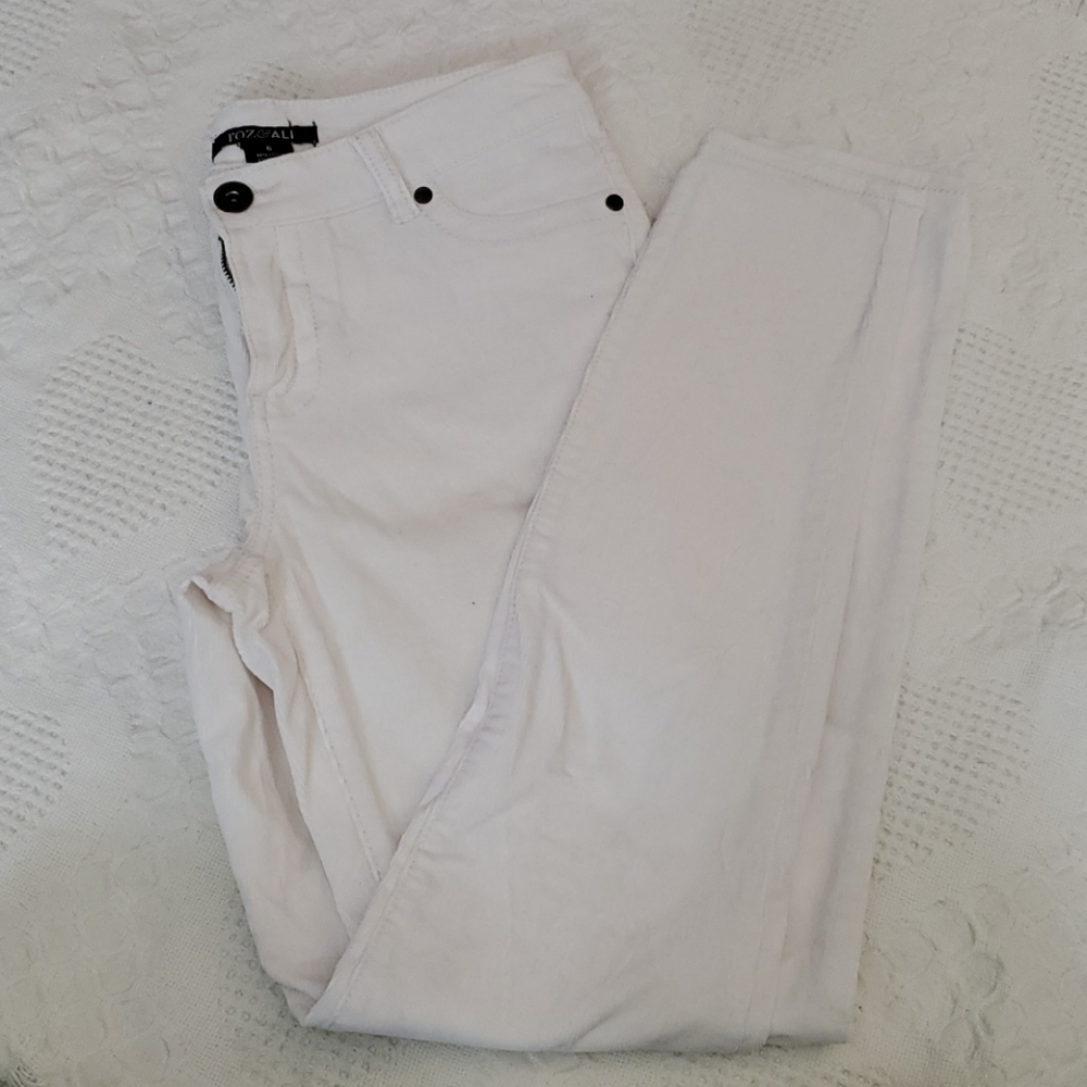 Roz and Ali white corduroy skinny jeans